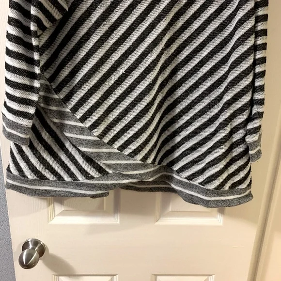 Lark Lane 3x hooded top - Picture 2 of 8